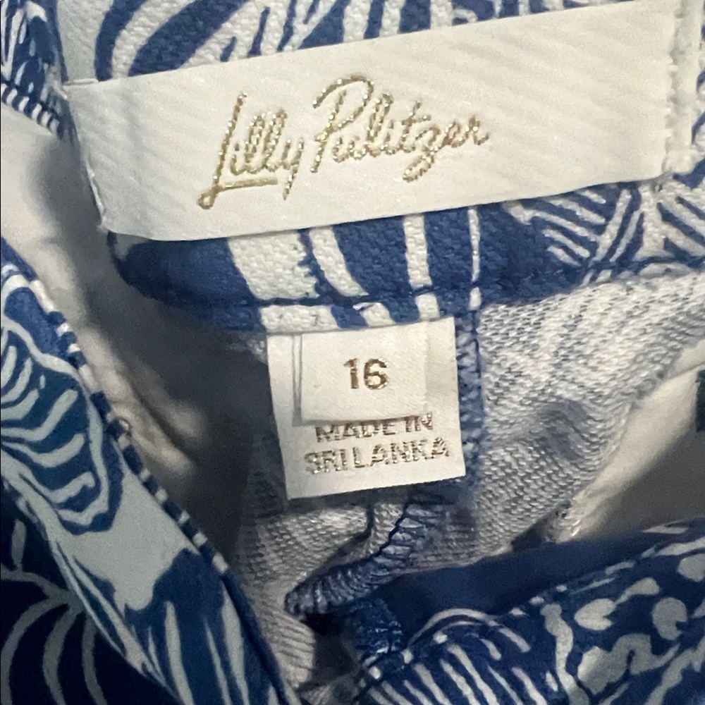 Lilly Pulitzer Callahan Shorts 16 - Picture 2 of 2